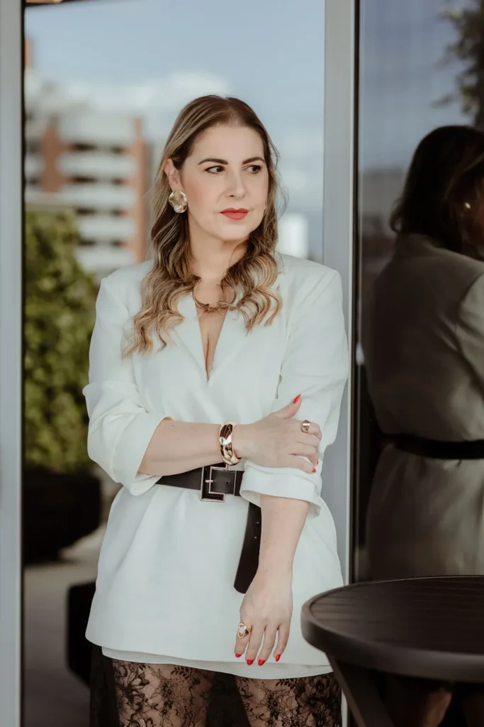 Dra. Lidiane Maciel Feijó no escritório da Feijó Advocacia, em Florianópolis